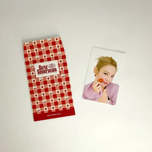 [BUNJANG] Girls' Generation Hyoyeon 2025 Season's Greetings Photocard A_3 / 소녀시대 효연 2025 시즌그리팅 포토카드 A_3 GIRLS' GENERATION HYOYEON 2025 SEASON'S GREETINGS PHOTOCARD A_3