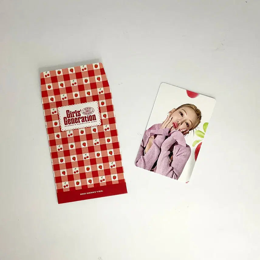 [BUNJANG] Girls' Generation Hyoyeon 2025 Season's Greetings Photocard A_2 / 소녀시대 효연 2025 시즌그리팅 포토카드 A_2 GIRLS' GENERATION HYOYEON 2025 SEASON'S GREETINGS PHOTOCARD A_2