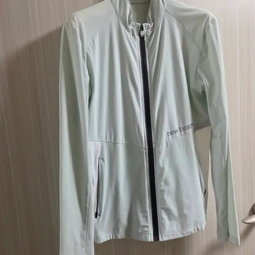 [BUNJANG] New Balance Women's Mint Windbreaker Jacket / 뉴발란스 여성 트레이닝복 운동복 런닝 자켓 신축성 좋은 민트 바람막이