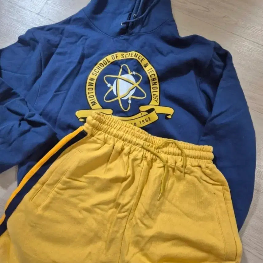 [BUNJANG] Spider-Man Midtown Tracksuit L Size / 예약중10일)스파이더맨 미드타운 체육복 L사이즈