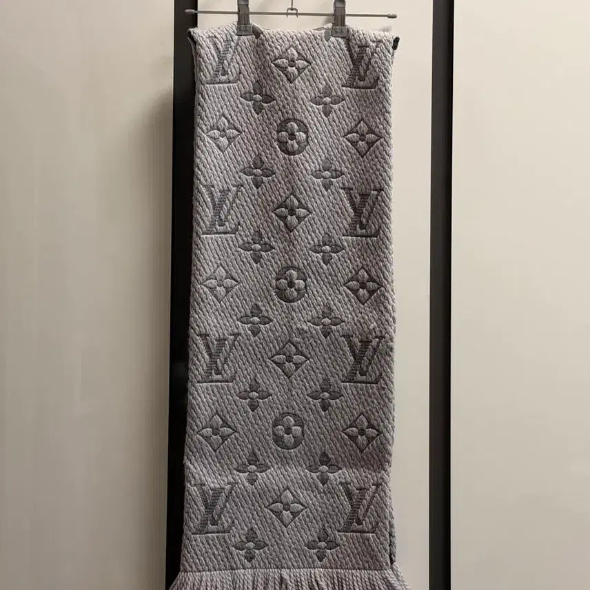 [BUNJANG] Louis Vuitton Logomania Reversible Wool Muffler / (OS)루이비통 로고마니아 양면 울 머플러