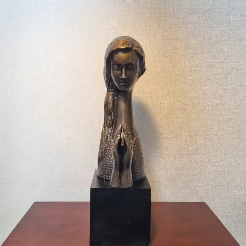 [BUNJANG] Bronze Sculpture of a Woman in Prayer - 53cm Height / [동 브론즈 작품] 간절히 기도하는 여인 - 전체높이 53cm