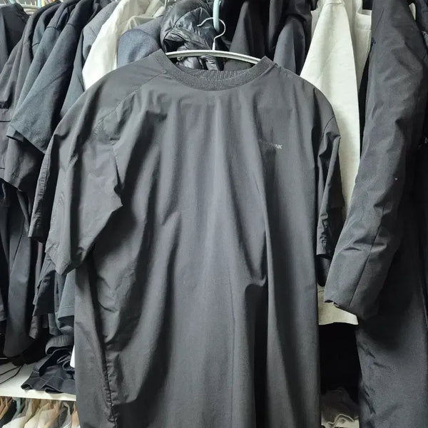 [BUNJANG] Black Yak Short Sleeve T-Shirt - Black - Size 105 (2-Pack) / 블랙야크 반팔 티셔츠 블랙 105사이즈 2장 싸게팝니다