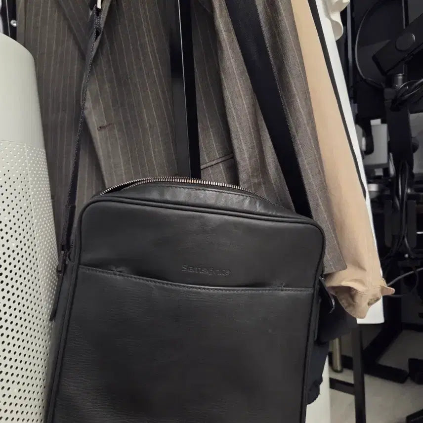 [BUNJANG] Samsonite Leather Crossbody Bag Black / 쌤소나이트 가죽 크로스백 블랙