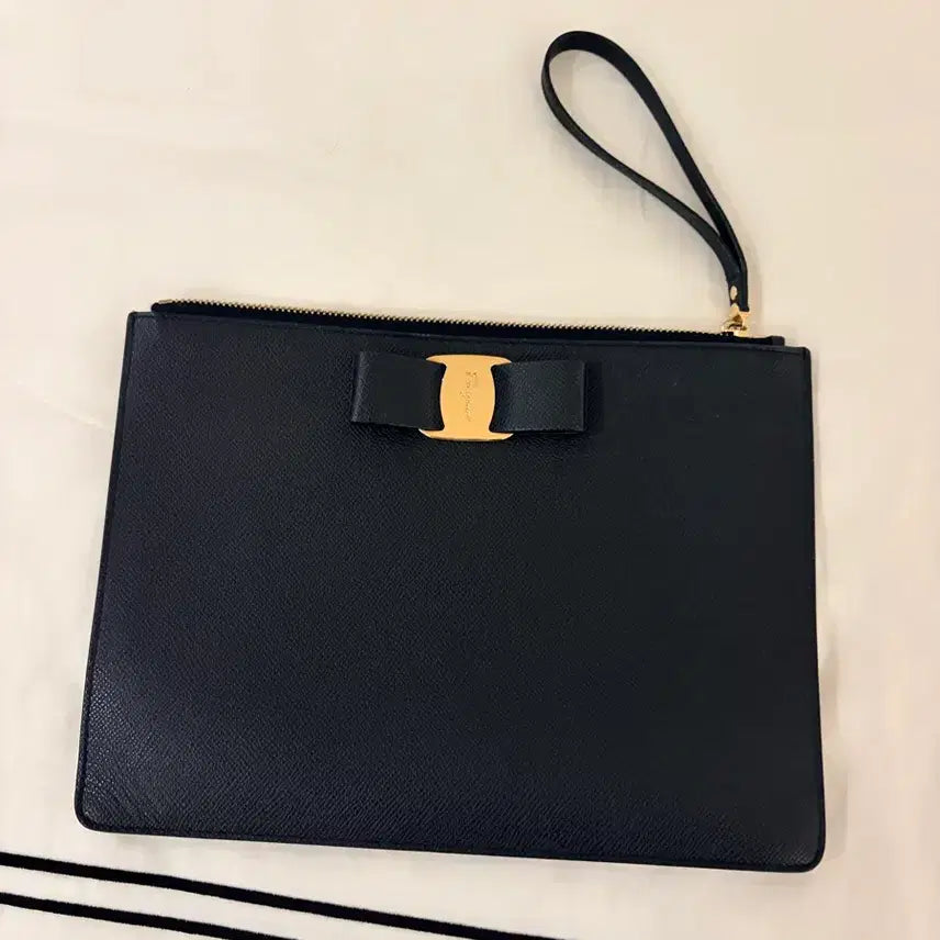 [BUNJANG] Salvatore Ferragamo Black Gancini Clutch / 페라가모 블랙 간치니 클러치(정품-상태 최상)