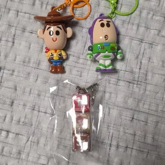 [BUNJANG] Toy Story Woody & Buzz Keychain 2-Set with Keycaps / 토이스토리 우디 버즈 키링 2종 세트 및 키캡