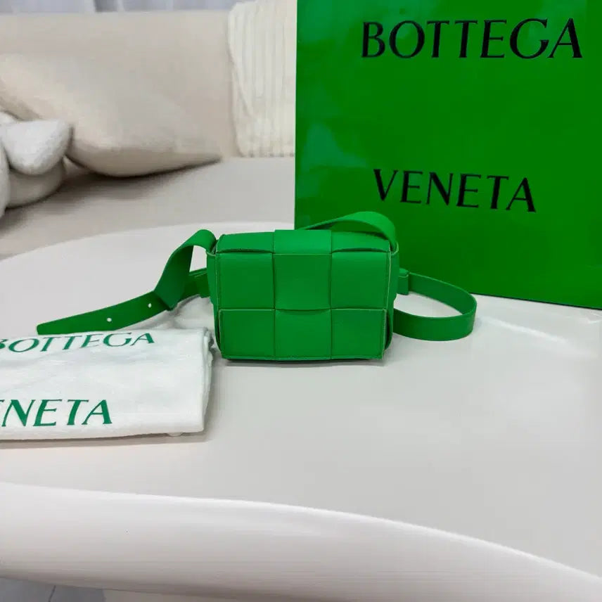 [BUNJANG] Bottega Veneta Intrecciato Mini Cassette Bag Parrot / (당일출고) 보테가베네타 인트레치아토 미니 카세트백 패러킷