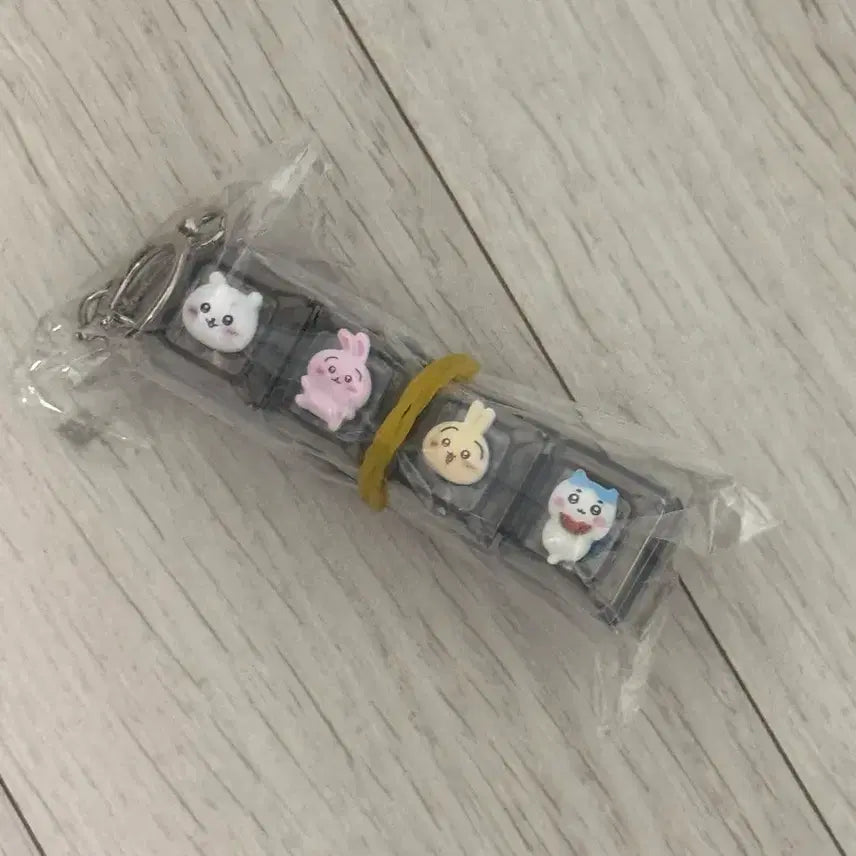 [BUNJANG] Hachiware & Usagi "Nonsensical Friends" Keychain with Light-up Keycap / 먼작귀 키캡 클리커 키링 하치와레 치이카와 우사기