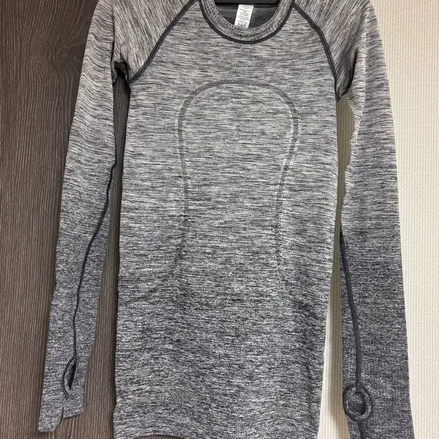 [BUNJANG] Lululemon Swiftly Tech Long Sleeve Shirt Size 2 / 룰루레몬 스위프틀리 테크 롱슬리브 셔츠 2사이즈