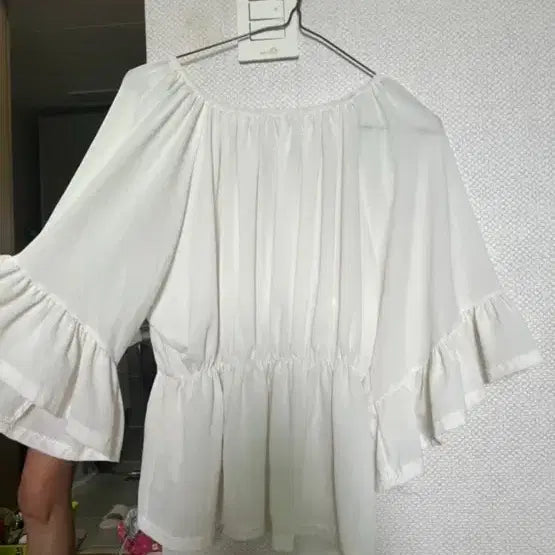 [BUNJANG] Off-Shoulder & Short-Sleeve Convertible Blouse / 오프숄더 겸 반팔 블라우스(새상품)