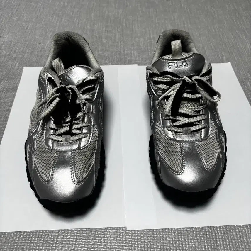 [BUNJANG] Fila Silver Moon Sneakers (245mm) / 휠라 운동화 실버문 245