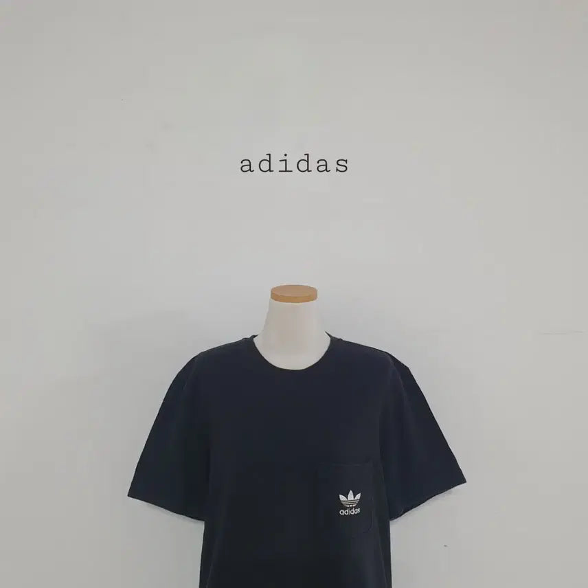 [BUNJANG] Adidas Black Pocket Logo T-Shirt / No.26072604 아디다스 반팔티 블랙 포켓 로고