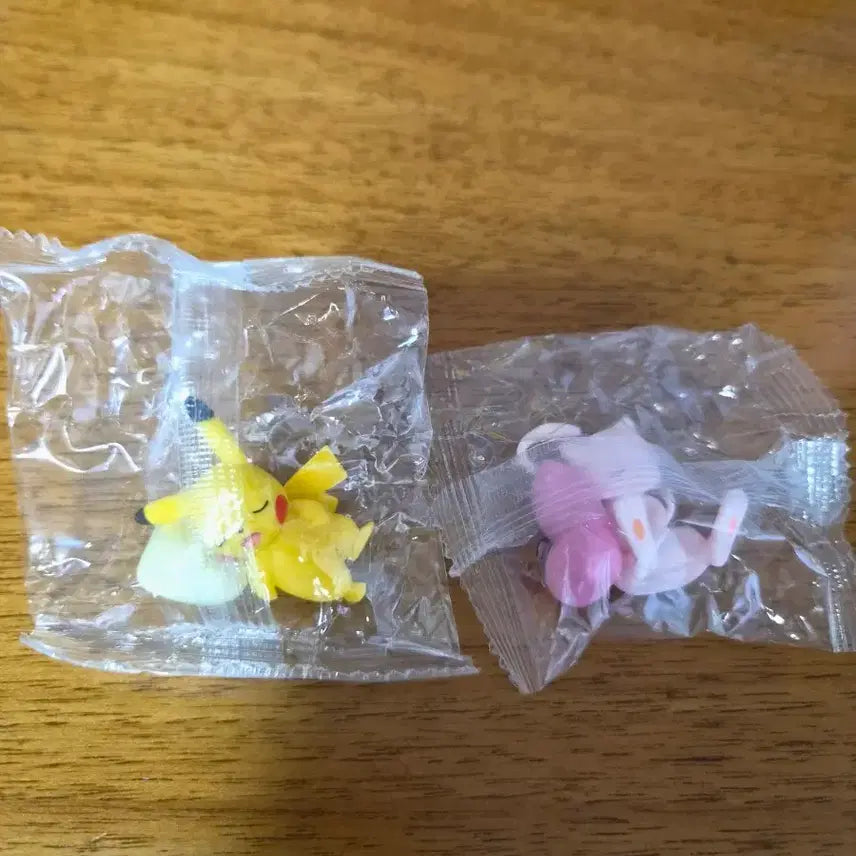 [BUNJANG] Pokemon Monster Ball Mew Pikachu Figure Set (2 Types) / 포켓몬 몬스터볼 뮤 피카츄 피규어 2종 세트