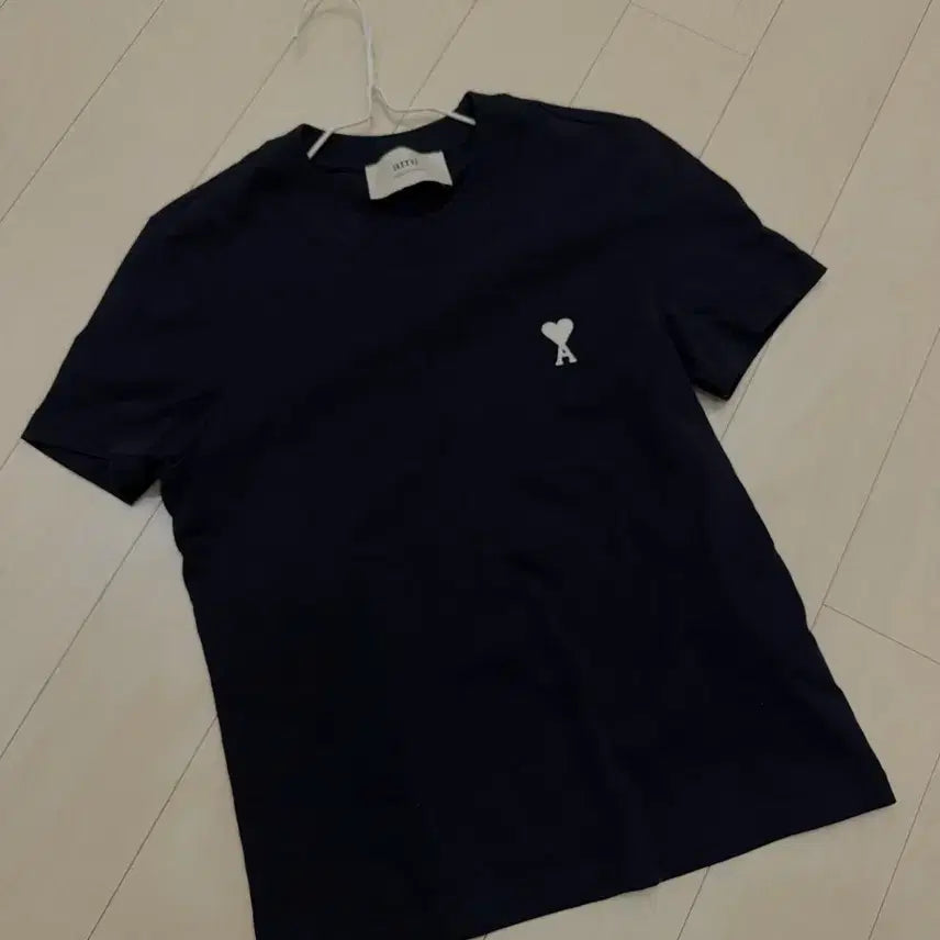[BUNJANG] Ami Heart Logo Short Sleeve T-Shirt Navy / 아미 하트 로고 반팔 티 네이비