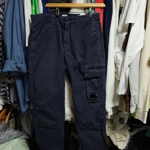 [BUNJANG] CP Company Dark Grey Cargo Pants Size 46 / CP컴퍼니 찐다크그레이 카고 팬츠 얇은 팬츠46 백화점판