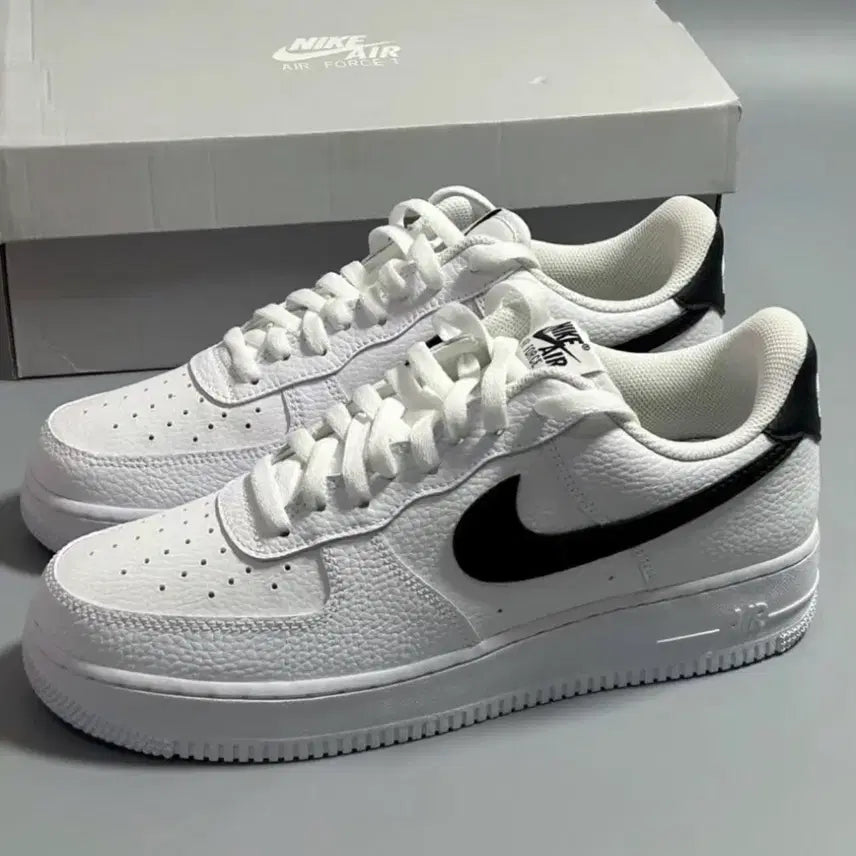 [BUNJANG] Nike Air Force 1 '07 White Low-Top Sneakers / 나이키 에어 포스 원 화이트 칠판 로우탑 Air Force 1