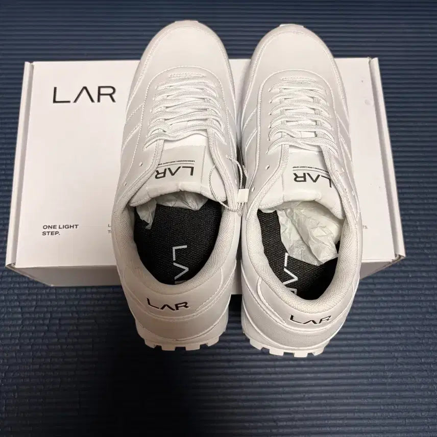 [BUNJANG] LAR Forest 3.0 Eco-Friendly Sneakers White / LAR 스니커즈 화이트 새상품 260