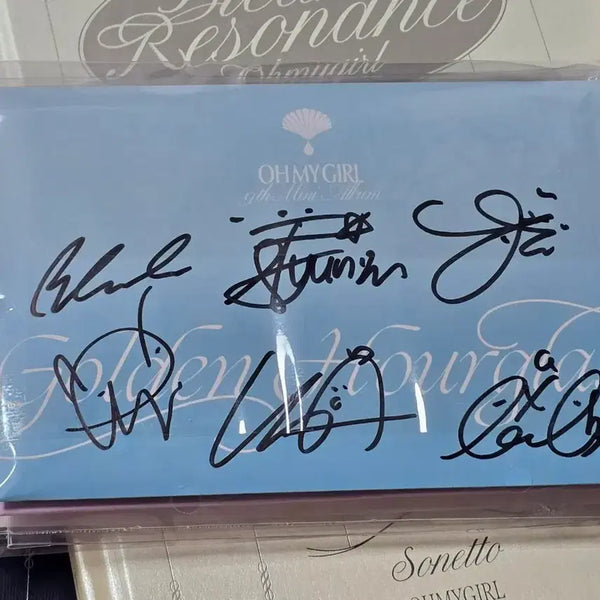 [BUNJANG] OH MY GIRL Golden Hourglass Autographed Album / 오마이걸 Golden Hourglass 여름이들려 포카앨범 친필사인 앨범 판매 양도