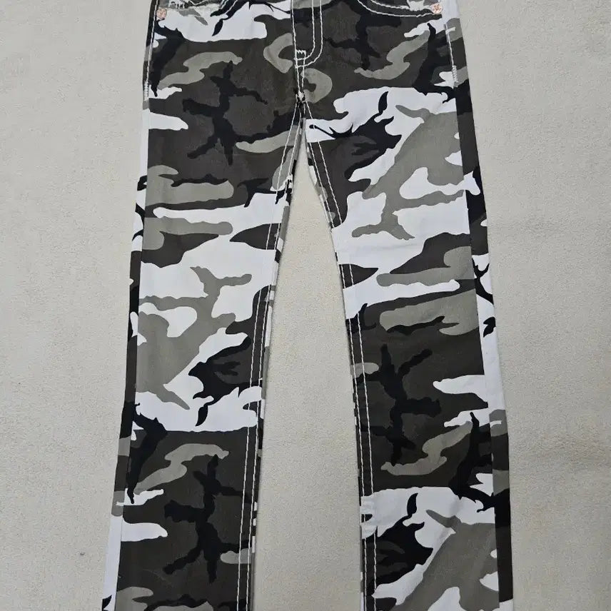 [BUNJANG] True Religion Camouflage Pattern Straight Leg Pants / 트루릴리젼 대장급 카모플라주 패턴 스트레이트 팬츠 급처
