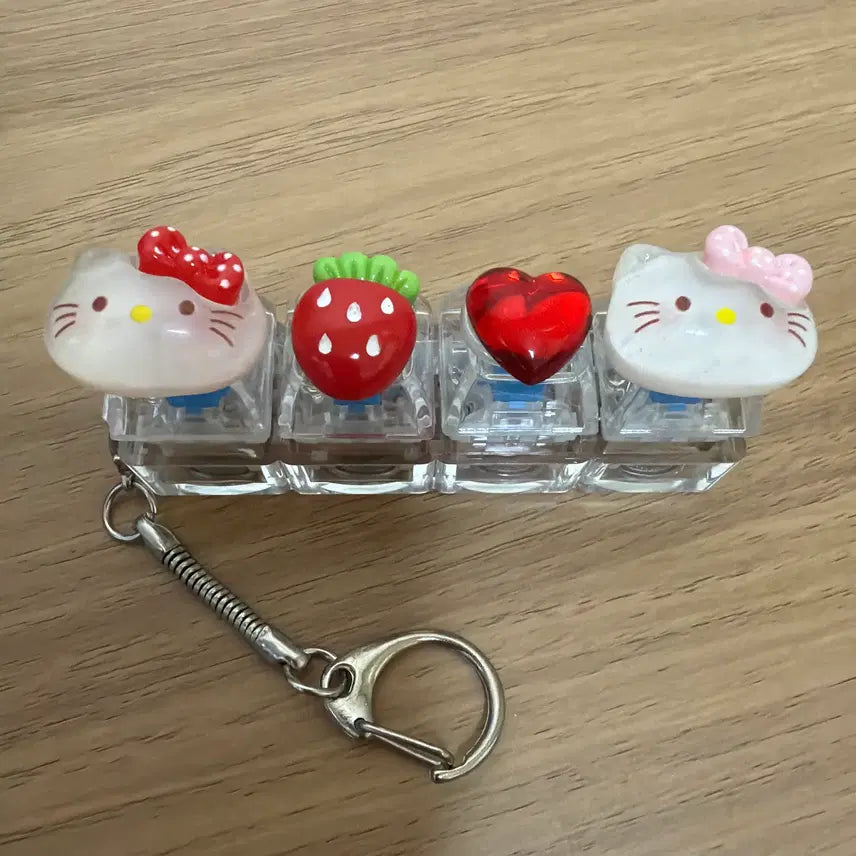 [BUNJANG] Hello Kitty Strawberry Keycap Keyring Clicker Fidget Toy Set / [새상품/LED] 헬로키티 딸기 키캡 키링 클리커 피젯토이 2개세트