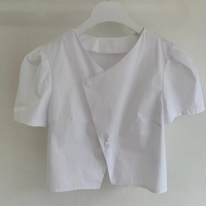 [BUNJANG] White Diagonal Button Detail Puff Sleeve Blouse / 사선블라우스
