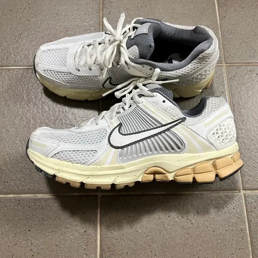 [BUNJANG] Nike Air Zoom Vomero 5 Summit White (2024 Edition) / 24년판 나이키 에어 줌 보메로 5 써밋 화이트 240mm