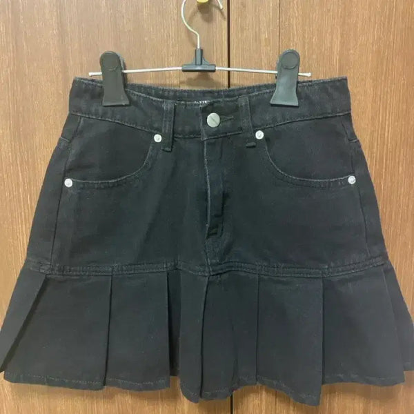 [BUNJANG] Urban Dress Vivacious Black Denim Pleated Mini Skirt / 어반드레스 비바셔스 블랙 데님 플리츠 스커트 미니스커트