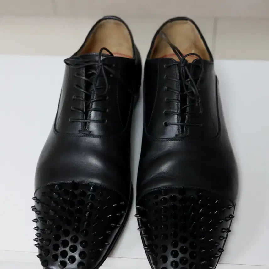 [BUNJANG] Christian Louboutin Spike Black Leather Loafers EU 42 / US 9 / 신으려고 사도 결국 소장하게 되는 루부탱 스파이크 42