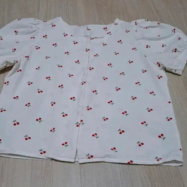 [BUNJANG] Cherry Pattern White Short Sleeve Blouse / 체리무늬흰색 큐티 브라우스