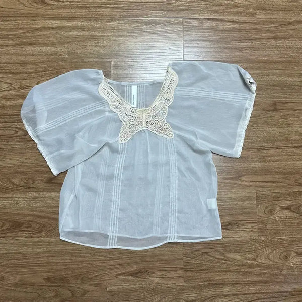 [BUNJANG] Vtg Butterfly White See-through Lace Blouse / 반티지 나비 화이트 시스루 레이스 블라우스 히메갸루 로걀 라떼 슈가슈가룬 오네갸루 긱시크 고딕 고스 그런지 페어리 발레코어 와투케 스나계