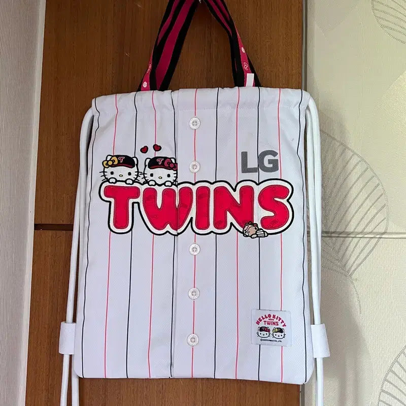 [BUNJANG] KBO LG Twins x Hello Kitty Collaboration Uniform Bag / Drawstring Bag / KBO LG트윈스X헬로키티 콜라보 유니폼가방/짐색
