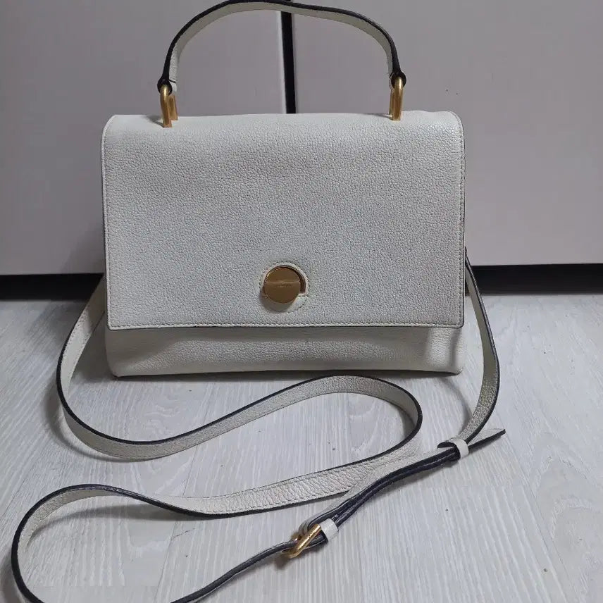 [BUNJANG] Beanpole Half Moon Crossbody Bag Ivory / 빈폴 하프문 크로스백. 아이보리