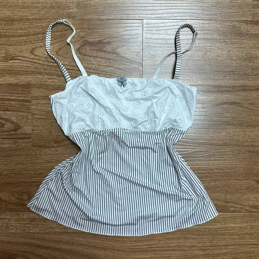[BUNJANG] Vintage White Lace Sheer Ribbon Sleeveless Top / 빈티지 화이트 레이스 펀칭 스트라이프 리본 나시 슬리브리스 히메갸루 로걀 라떼 슈가슈가룬 오네갸루 긱시크 고딕 고스 그런지 페어리 발레코어 와투케 스나계