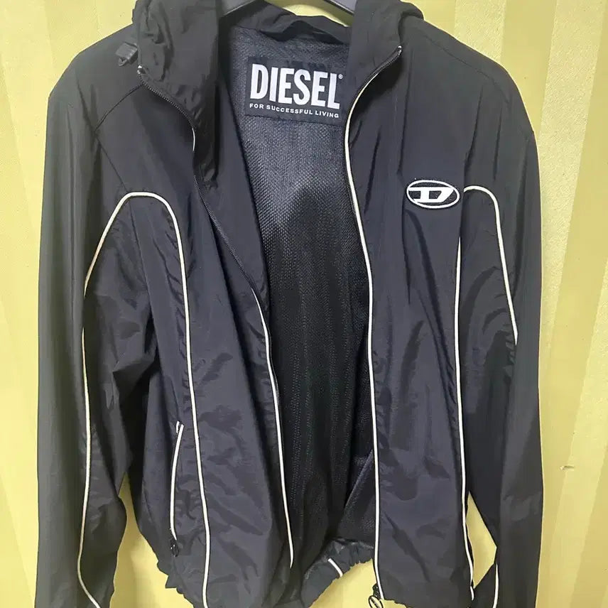 [BUNJANG] Diesel J-Hybes Contrast Piping Windbreaker Black / 디젤 J-하이브스 콘트라스트 파이핑 윈드브레이커 블랙 M