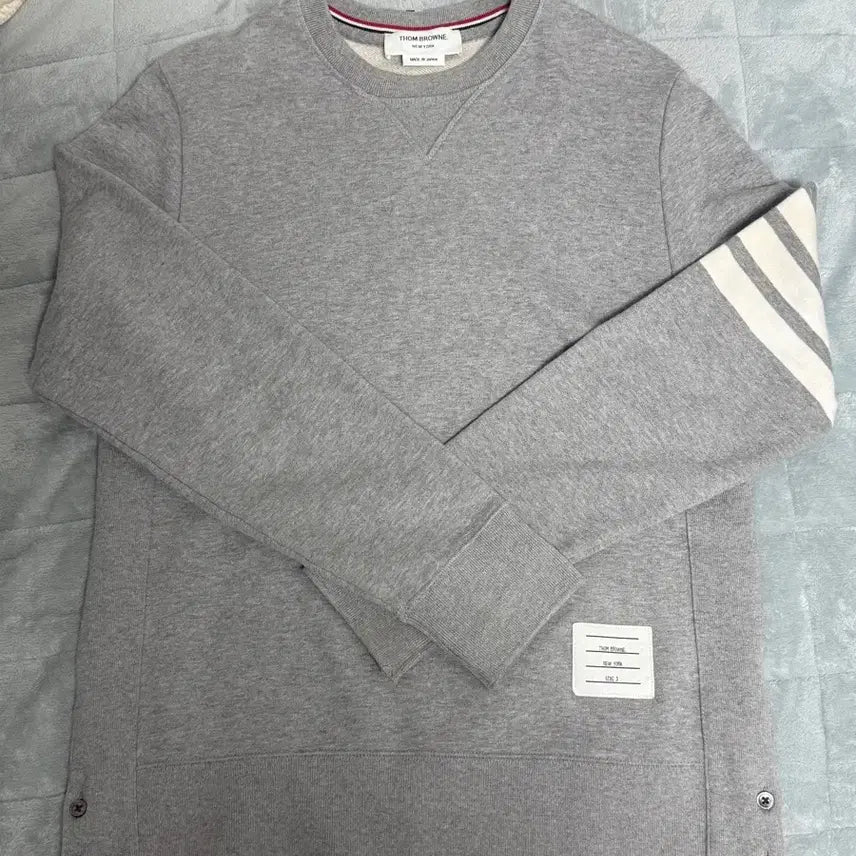 [BUNJANG] Thom Browne Striped Armband Sweatshirt / 톰브라운 사선완장 맨투맨
