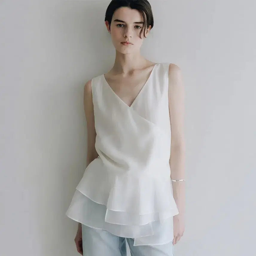[BUNJANG] Lewebre Asymmetric Layered Flare Top / 루에브르 Asymmetric Layered Flare Top