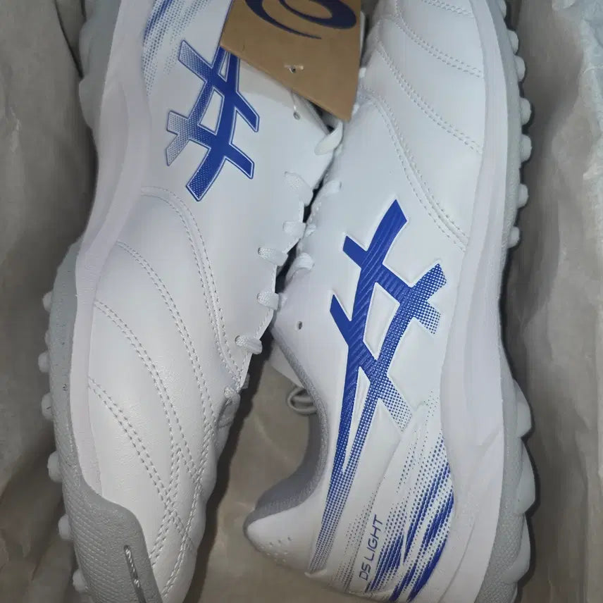 [BUNJANG] ASICS DS LIGHT CLUB TF Wide Soccer Cleats (White/Blue, 260mm) / [새상품] 아식스 DS 라이트 클럽 TF 와이드 WHITE / ASICS BLUE 260mm