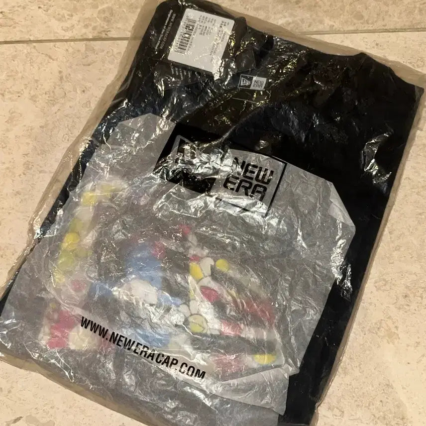[BUNJANG] New Era x Takashi Murakami Kaikai Kiki Flag T-Shirt Black / 뉴에라 x 무라카미 타카시 카이카이키키 플래그 티셔츠 블랙