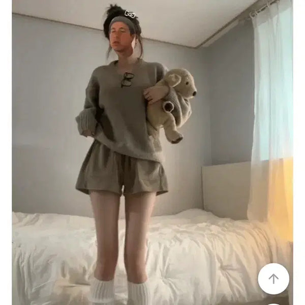 [BUNJANG] V-Neck Knit and Banding Shorts Set / 브이넥 니트 밴딩 반바지 세트