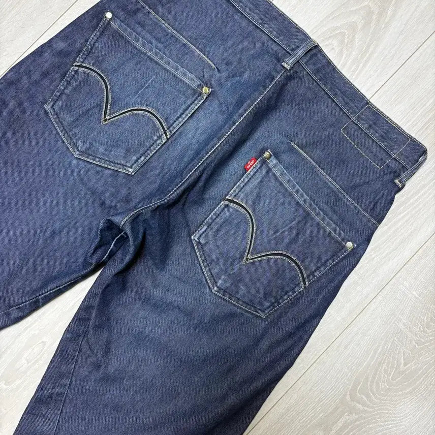 [BUNJANG] Levi's Engineered Jeans 2001 Vintage Indigo Denim W34 L32 / LEVIS 빈티지 리바이스 엔지니어드 진 001 (2001년)
