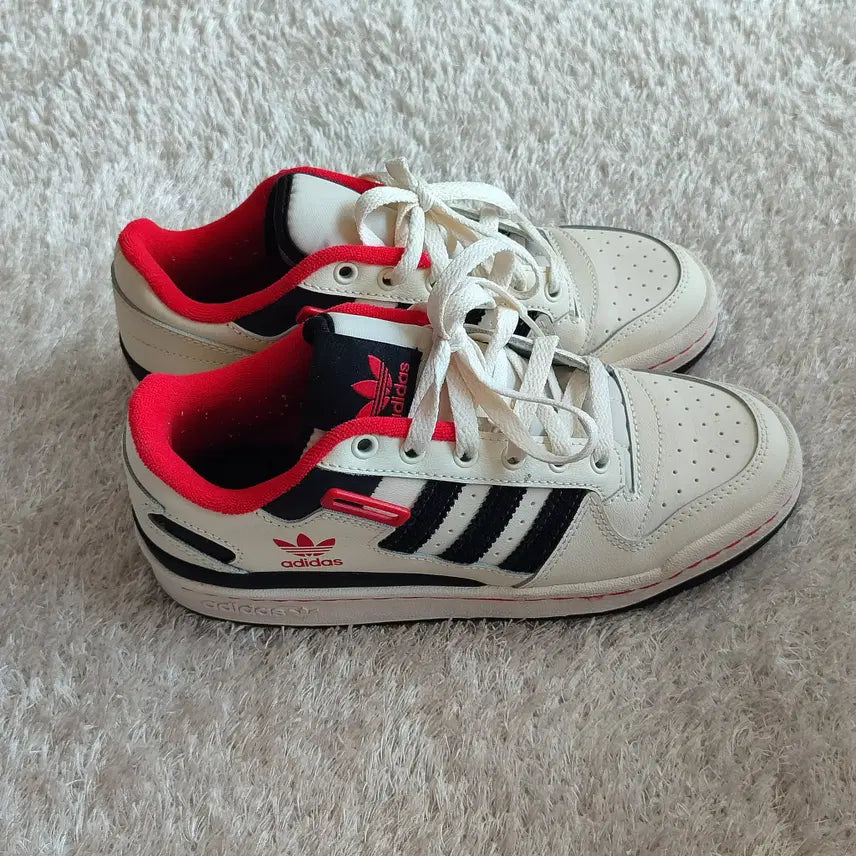 [BUNJANG] Adidas Forum Low Cloud White Vivid Red Sneakers (235mm) / 아디다스 포럼 로우 클라우드 화이트 코어 블랙 비비드 레드 235