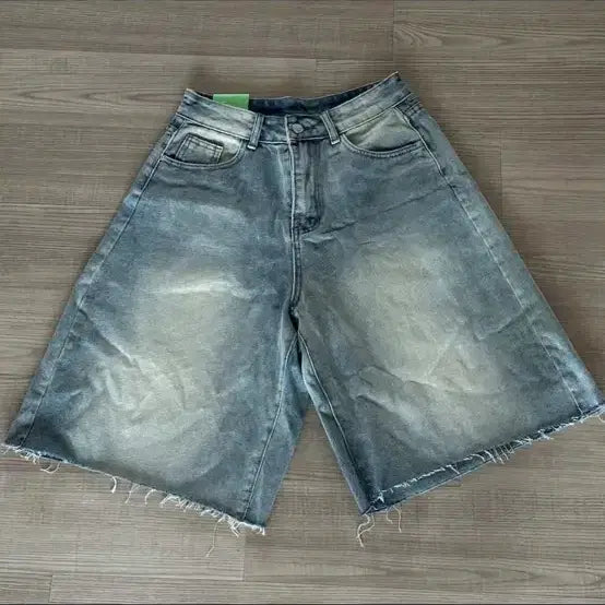 [BUNJANG] Light Wash Wide Denim Bermuda Shorts / 연청 와이드 데님 버뮤다 팬츠 새상품
