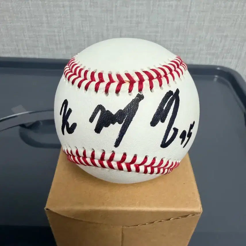 [BUNJANG] Lotte Giants Jo Jae-young Base Running Coach Signed KBO Official Baseball / 롯데자이언츠 조재영 주루코치 kbo공인구 친필싸인볼