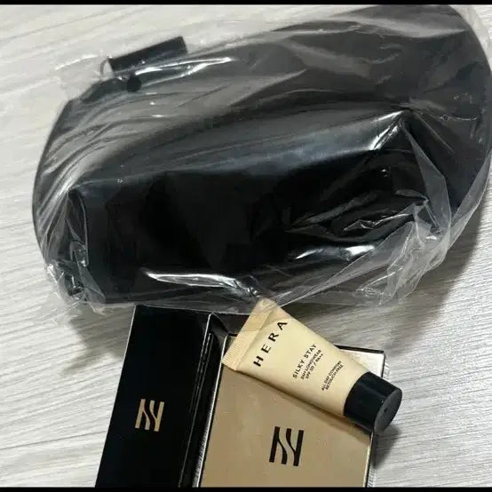 [BUNJANG] Hera Pouch, Fixer, Contouring Duo, Mini Foundation Set / 헤라 파우치+픽서+컨투어링듀오+미니 파데