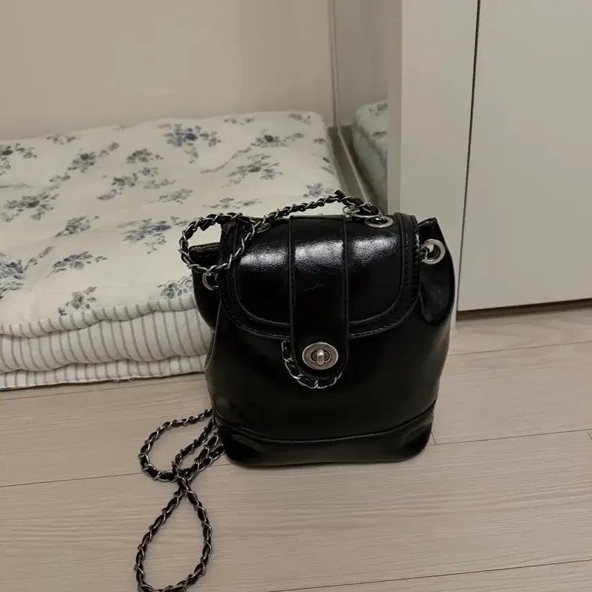 [BUNJANG] Mini Chain Backpack / 미니 체인 백팩