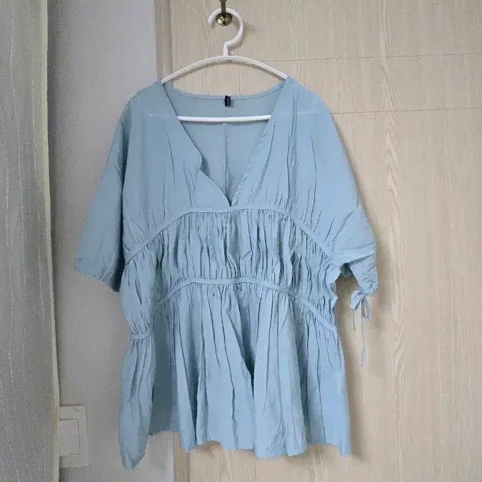 [BUNJANG] Light Blue Summer Blouse (Size L, 100cm Bust) / 여름 블라우스 100 L 소라색