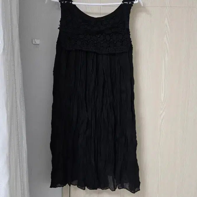 [BUNJANG] Sleeveless Lace Trimmed Knit Dress / 민소매 뜨게장식 포인트 레이스 원피스
