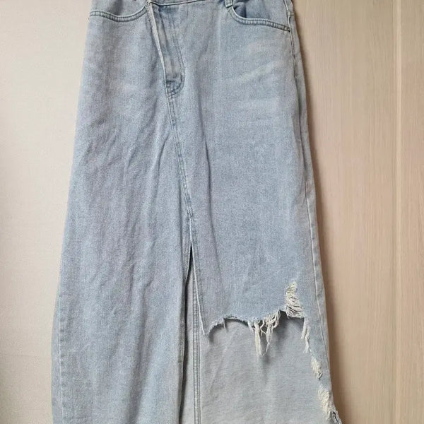 [BUNJANG] Light Wash Cut-Off Denim Skirt (S) / 연청 컷팅 데님 스커트 S