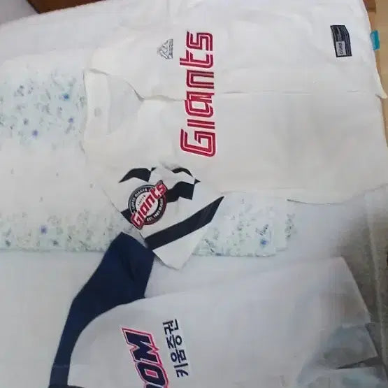 [BUNJANG] Bundle Set: Lotte Giants Kim Min-seok Jersey & Kiwoom Heroes Kim Hye-seong Autographed Jersey / 야구유니폼2개 일괄판매