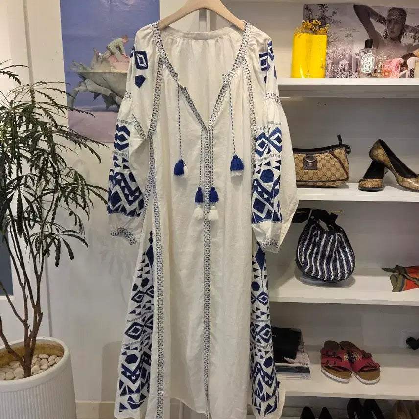 [BUNJANG] Linen Embroidered Dress with Ethnic Pattern / 에스닉 린넨 자수 원피스